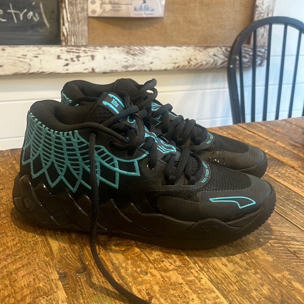 M.E.L.O basketball shoes size 7